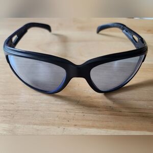 CURV RIDING SUNGLASSES WITH BLUE TINT